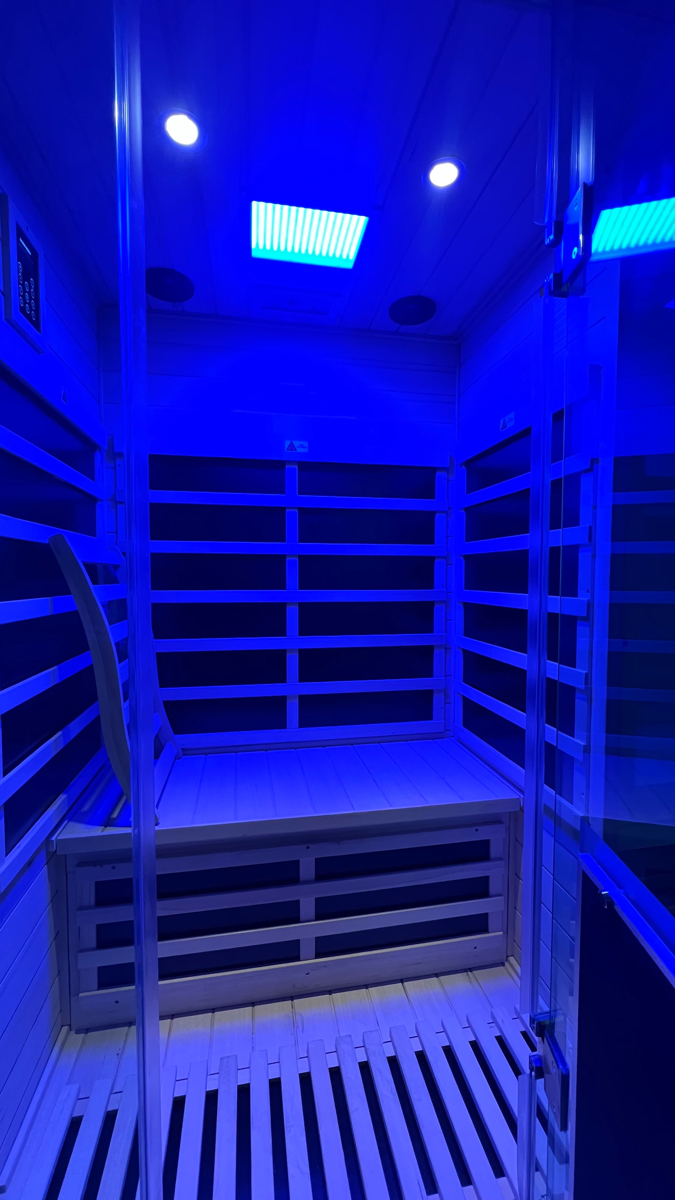 Browse high-resolution details of the Wizzisaunas SR02 2-Person Red Cedar Far Infrared Sauna. Designed with premium Canadian Red Cedar and low-EMF carbon crystal heating technology, our saunas deliver an immersive, full-body wellness experience. Serving customers across the United States with fast, free nationwide delivery from our Southern California headquarters in Jurupa Valley, CA.